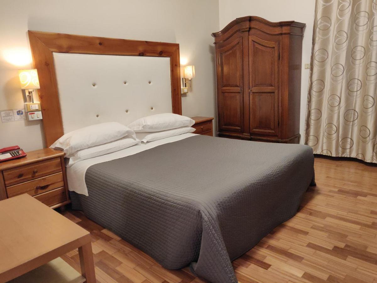 Hotel Il Rustichello Lonato Eksteriør bilde