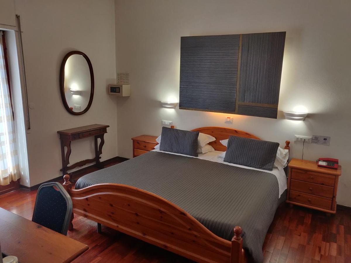 Hotel Il Rustichello Lonato Eksteriør bilde