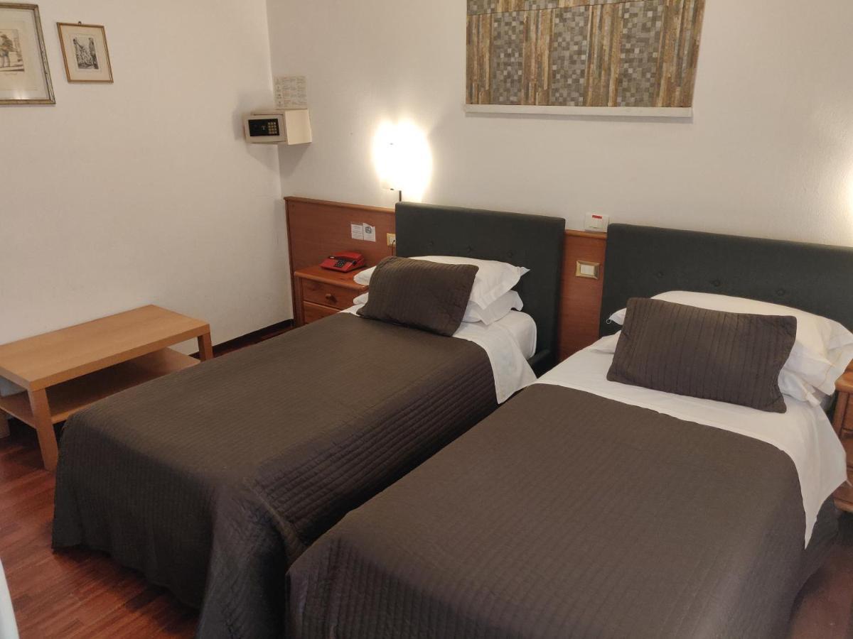 Hotel Il Rustichello Lonato Eksteriør bilde