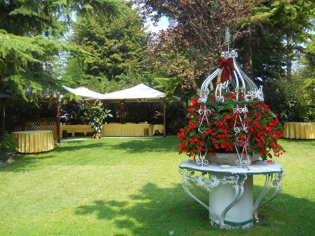 Hotel Il Rustichello Lonato Eksteriør bilde