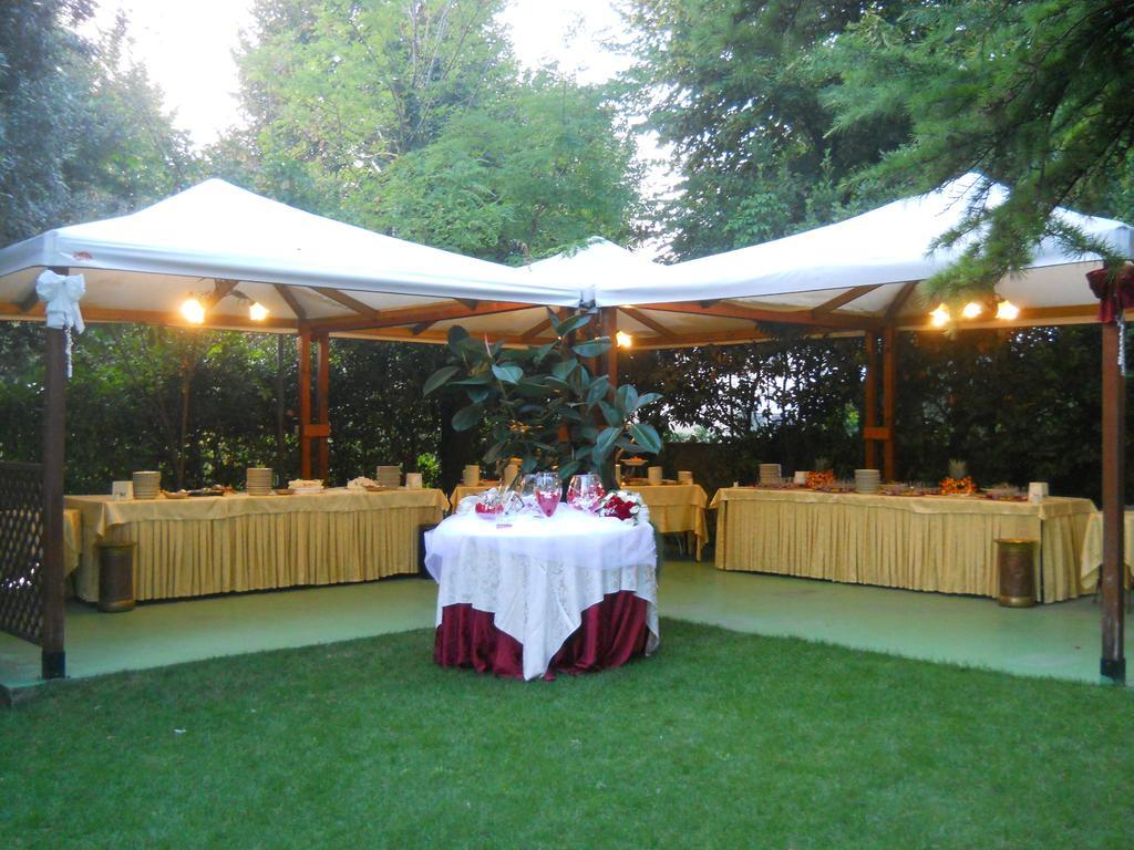 Hotel Il Rustichello Lonato Eksteriør bilde