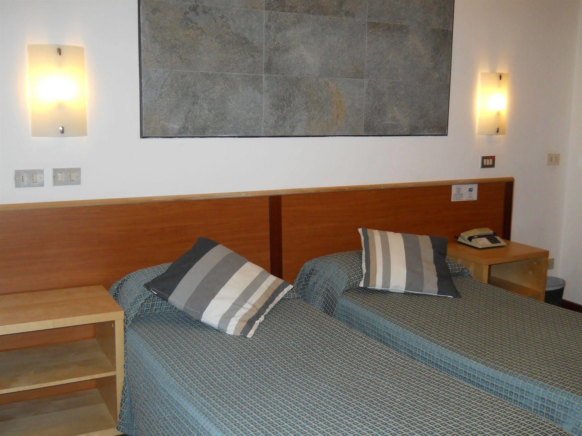 Hotel Il Rustichello Lonato Eksteriør bilde
