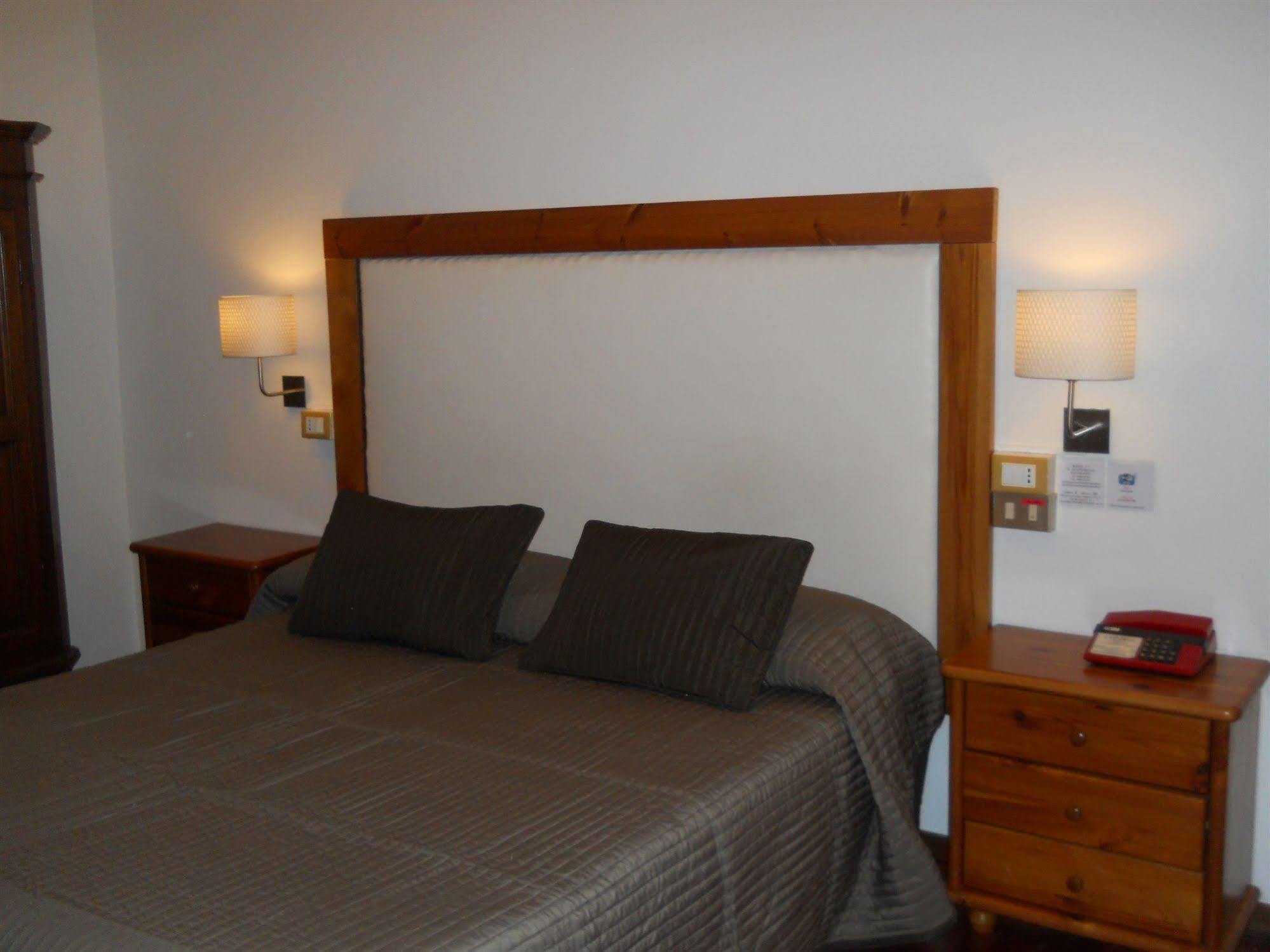 Hotel Il Rustichello Lonato Eksteriør bilde
